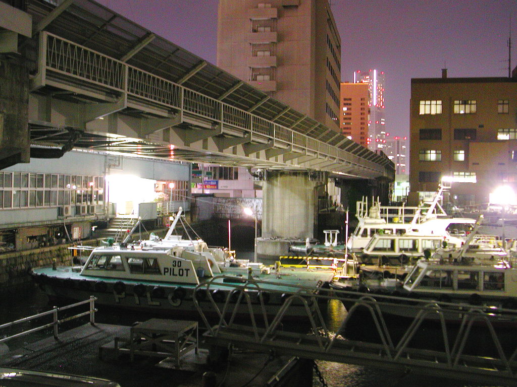 横浜・赤レンガ倉庫と税関線2007春-3003
