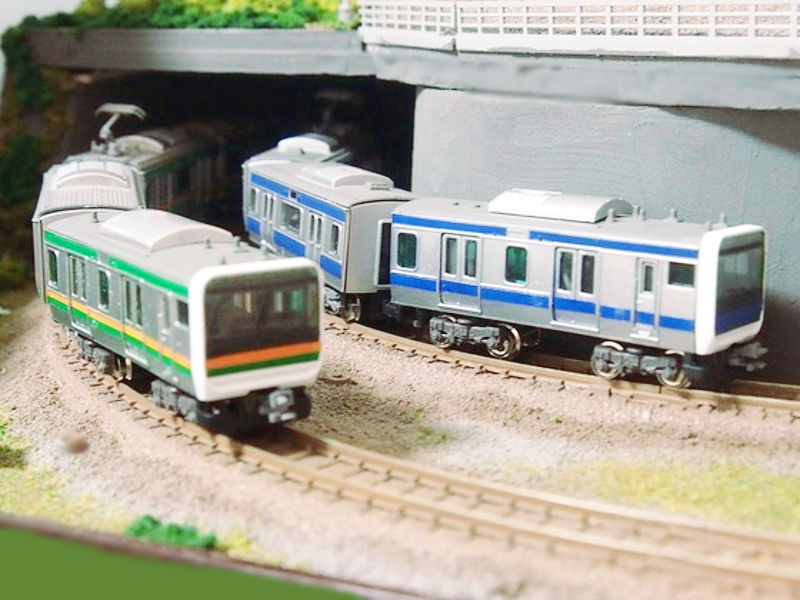 JR上野駅付近を走るJR東日本E235系